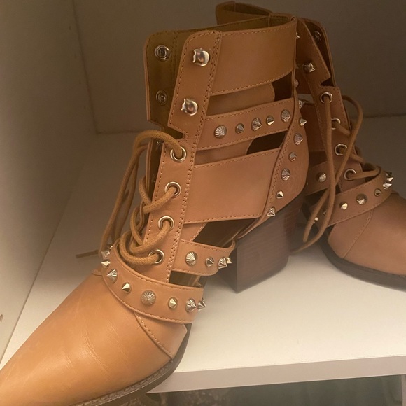 Camel color studded Sam Edelman boots. All leather. - Picture 3 of 3